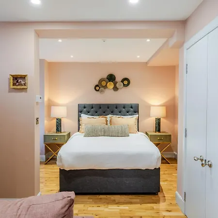 아파트 Dragon Luxury Serviced At Alva Street 에든버러