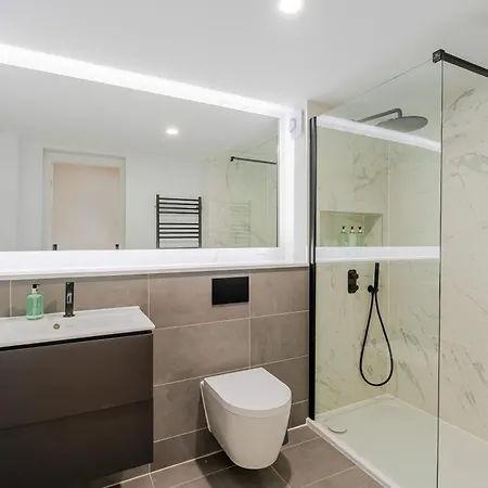 Dragon Luxury Serviced At Alva Street 아파트 *