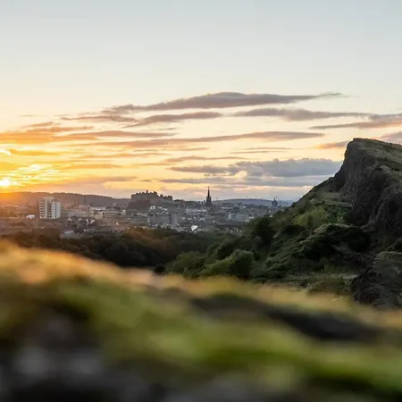 Stylish Victorian Apartment's Close To The Botanical Gardens, Free Parking! Edinburg