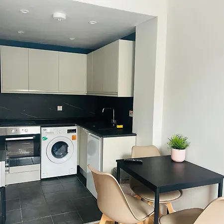 Charming Flat In Vibrant Leith Edinburgh