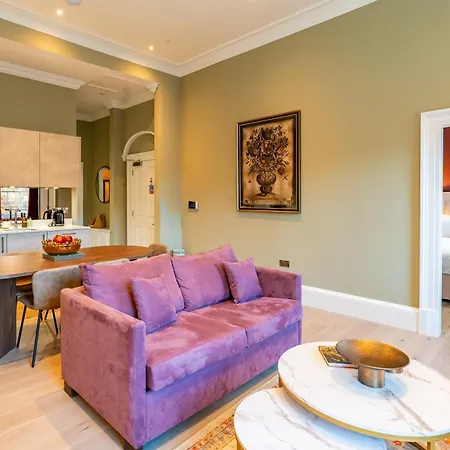 Dragon Luxury At Rutland Square Apartment