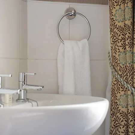 Gladstone House 4*