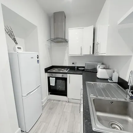 Modern Montgomery Apartament