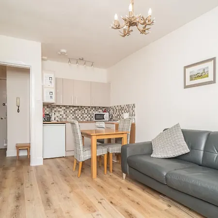 Cosy Flat In Historic Old Town - Pass The Keys Appartamento