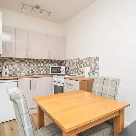 Cosy Flat In Historic Old Town - Pass The Keys Edimburgo