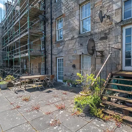 Cosy Flat In Historic Old Town - Pass The Keys * Edimburgo