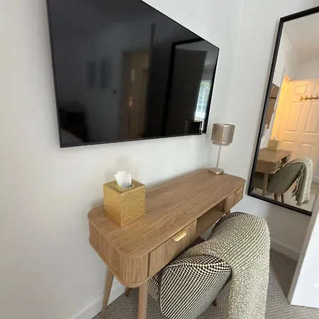 Lux 2 Bedroom Ground Floor Edinburgh