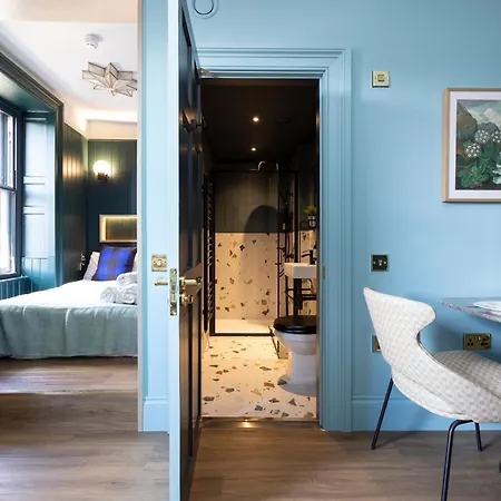 30 Castle Street 3*