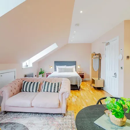 Dragon Luxury Serviced At Alva Street