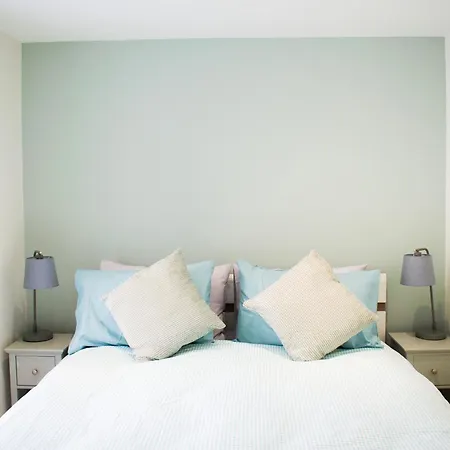 Bright 1 Bedroom Centre With Historic Twist
