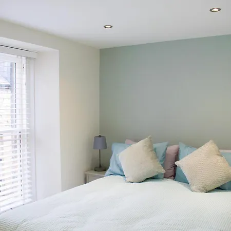 Bright 1 Bedroom Centre With Historic Twist * אדינבורו