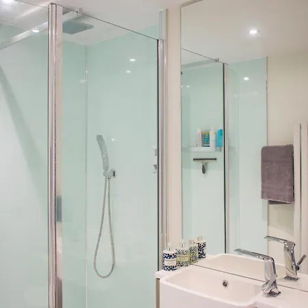 Bright 1 Bedroom Centre With Historic Twist Edinburgh
