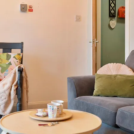 Cozy With Character Logie Main Door Flat *