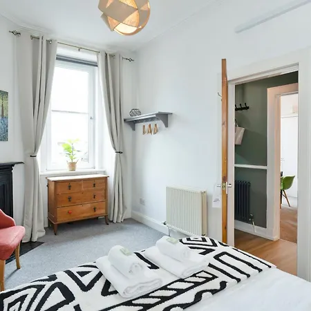 Cozy With Character Logie Main Door Flat Edinburgh