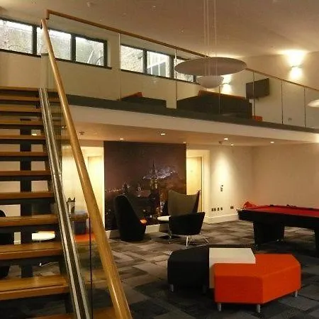 Joivy Affordable 2, 4, 5 And 6 Bed Private Flats, In Historic Old Town (adults Only)