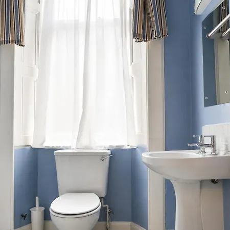 Gladstone House 4*