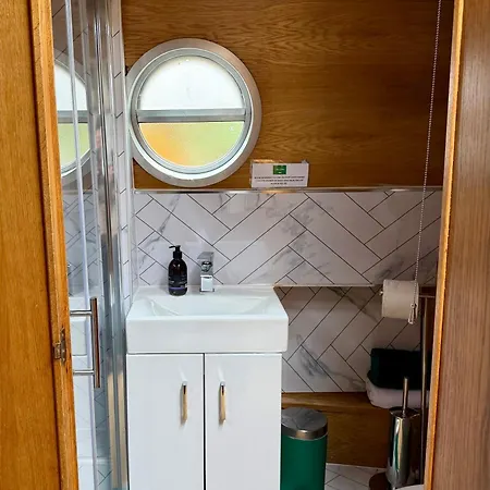 Botel - Houseboats Edinburgh
