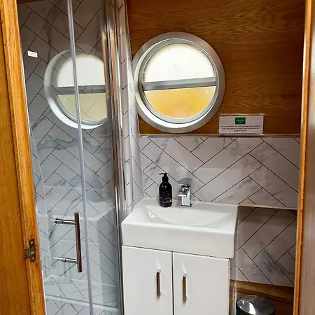 Botel - Houseboats Edinburgh