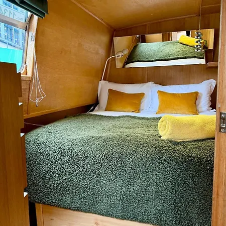 - Houseboats 4*