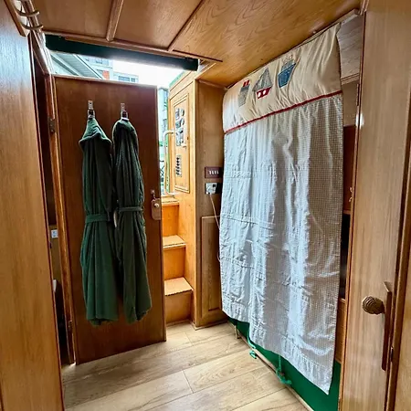 Botel - Houseboats