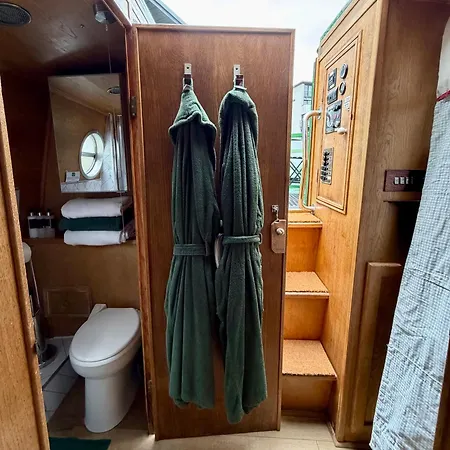 Botel - Houseboats 4*