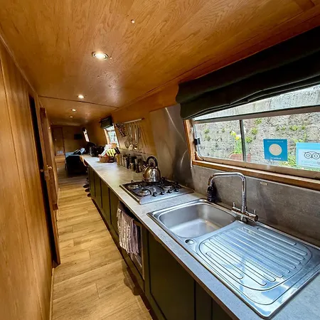 - Houseboats 4* Edinburgh