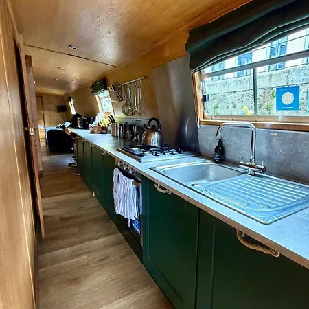 - Houseboats