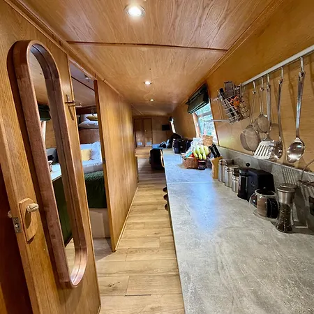 Botel - Houseboats 4*