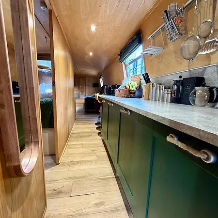 - Houseboats 4* Edinburgh