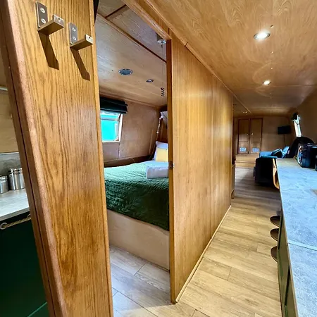 - Houseboats 4* Edinburgh