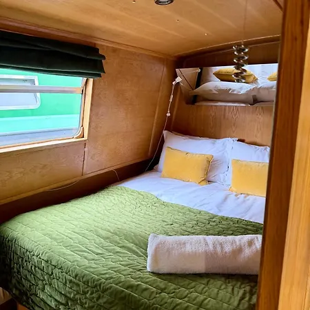 - Houseboats Botel 4*