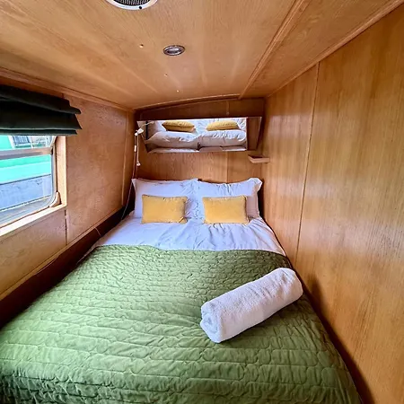 - Houseboats Botel 4*