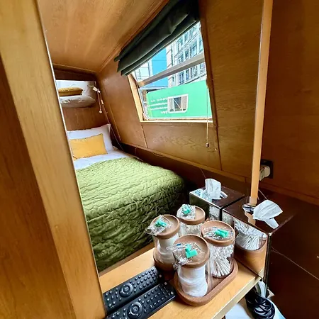 - Houseboats