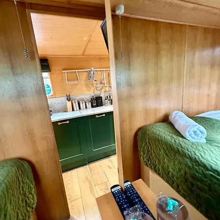 Botel - Houseboats 4*