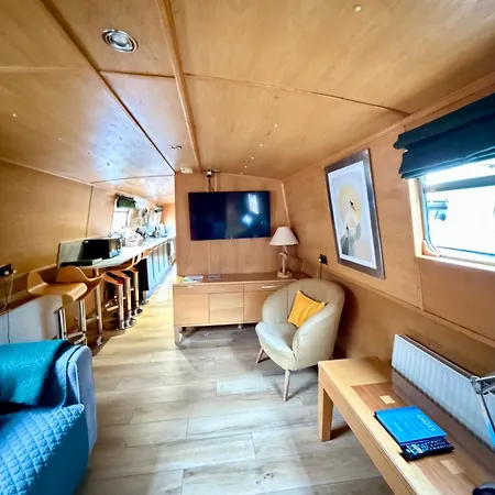 - Houseboats