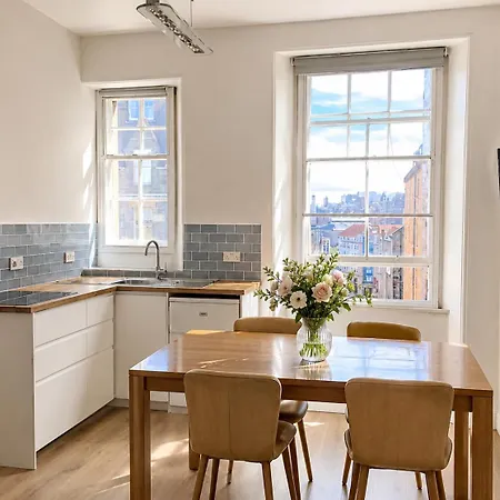 Royal Mile Excellent Location 3rd Floor No Lift Apartament