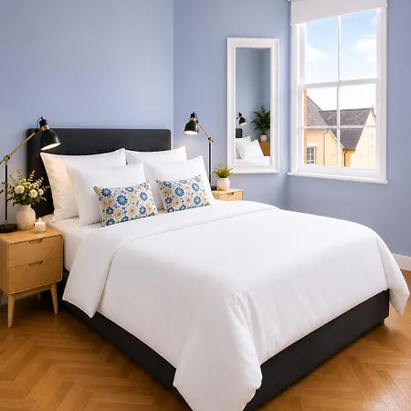 Royal Mile Excellent Location 3rd Floor No Lift Apartment *