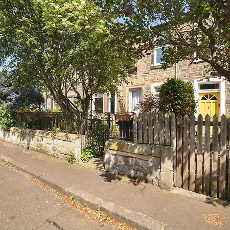 Cozy With Character Vibrant Style Flat At Leith Links Park Édimbourg