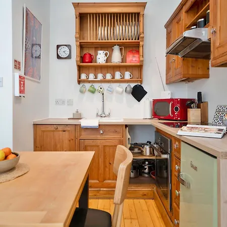 Cozy With Character Vibrant Style Flat At Leith Links Park Édimbourg