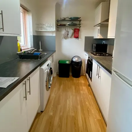 Cosy 2 Bedroom With Free Parking Near Apartment