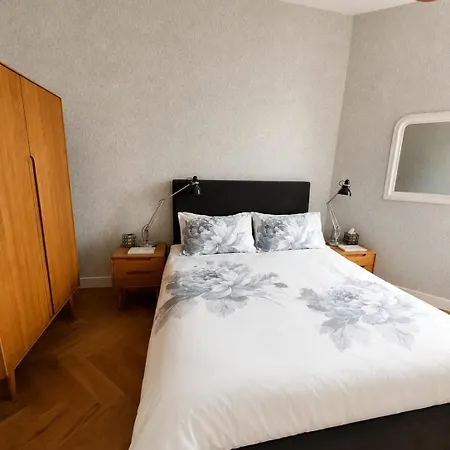 Royal Mile Excellent Location 3rd Floor No Lift