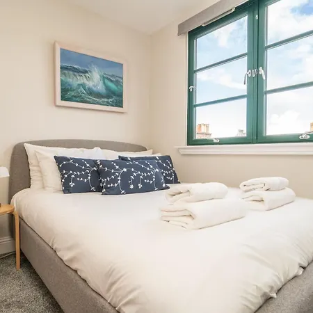 A Beautiful Mews House In A Centre