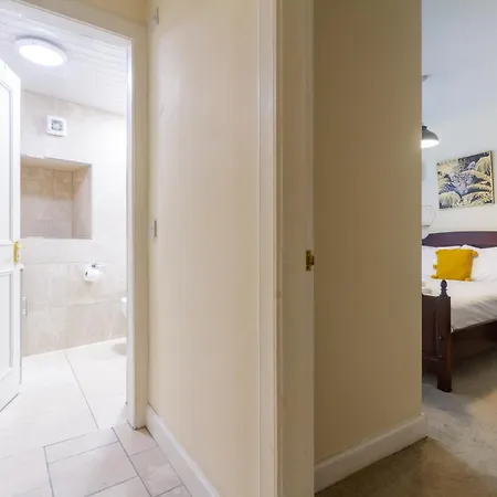 Homely 3 Bedroom In The Heart Of Apartamento *