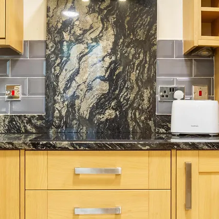 Homely 3 Bedroom In The Heart Of