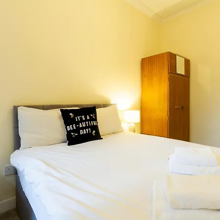 Homely 3 Bedroom In The Heart Of *