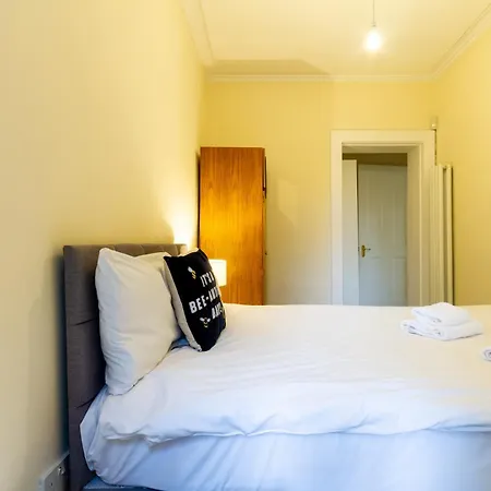 Homely 3 Bedroom In The Heart Of *