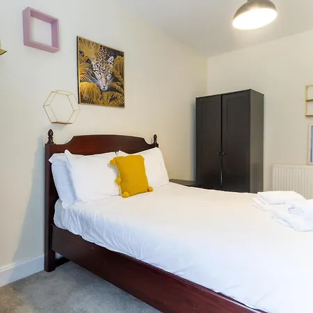 Homely 3 Bedroom In The Heart Of