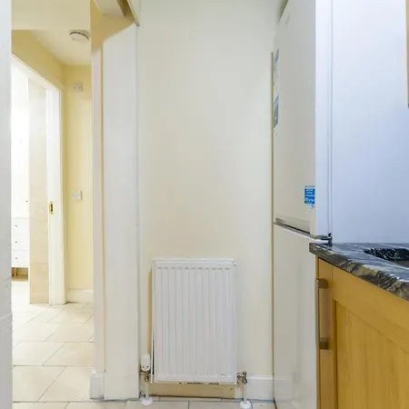 Homely 3 Bedroom In The Heart Of 아파트 *