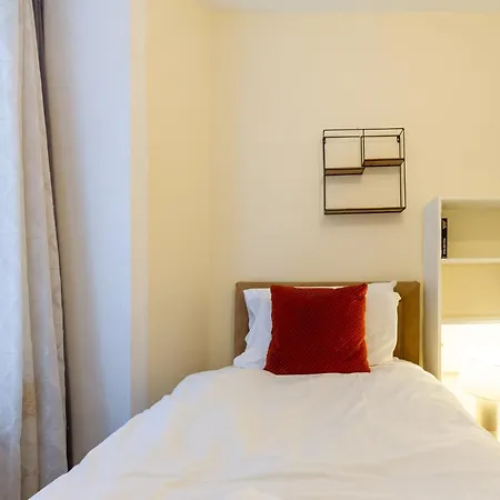Homely 3 Bedroom In The Heart Of *
