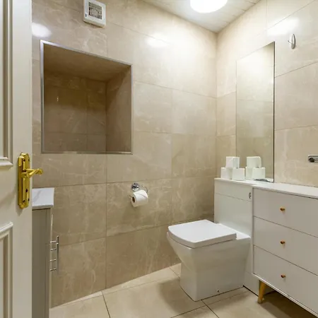 Apartamento Homely 3 Bedroom In The Heart Of
